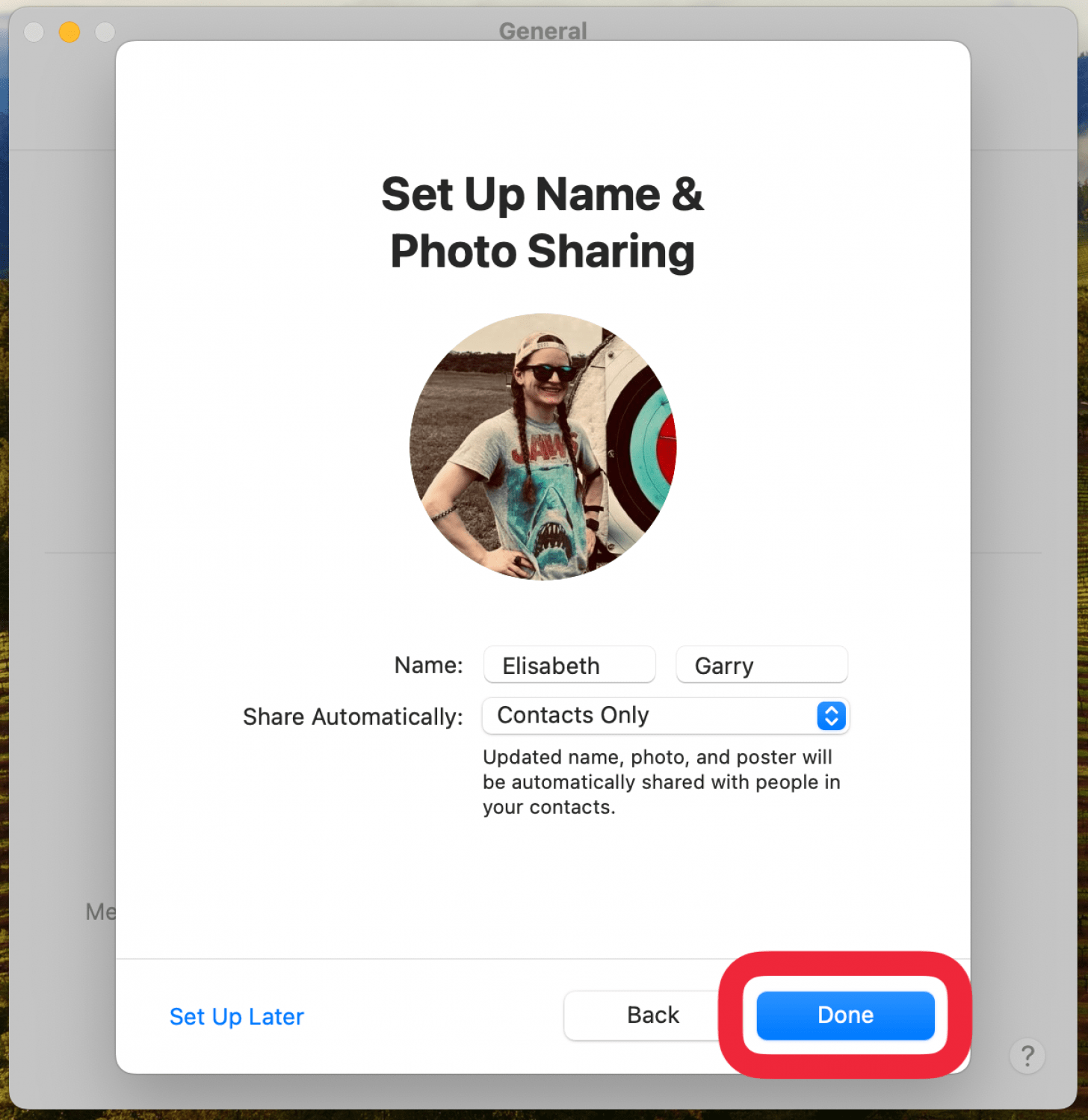 Nombre de mensajes Mac y Pantalla de configuración de intercambio de fotos que muestra la pantalla de configuración de finalización, con un cuadro rojo alrededor del botón hecho