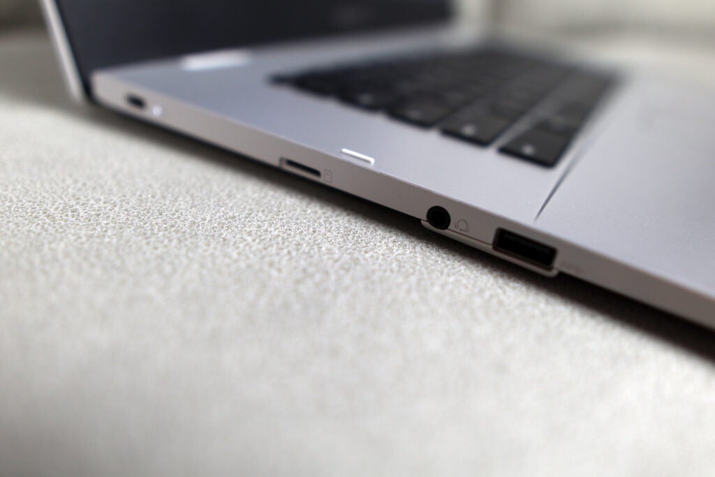 Ports du Chromebook CX1 d'Asus