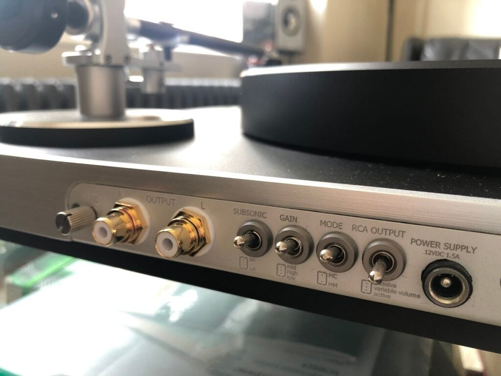 Clearaudio Concept Commutateurs et connexions actifs