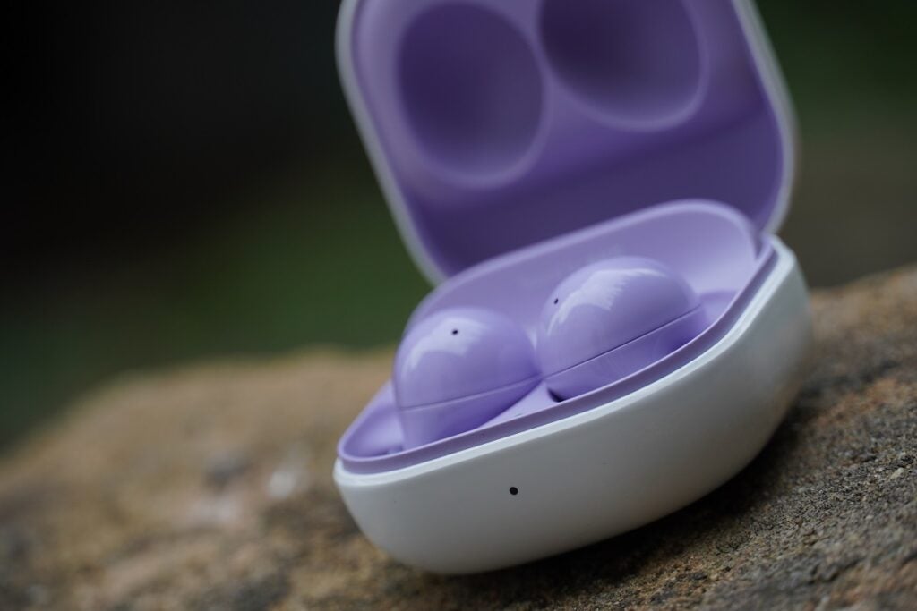 Samsung Galaxy Buds 2 avec étui ouvert