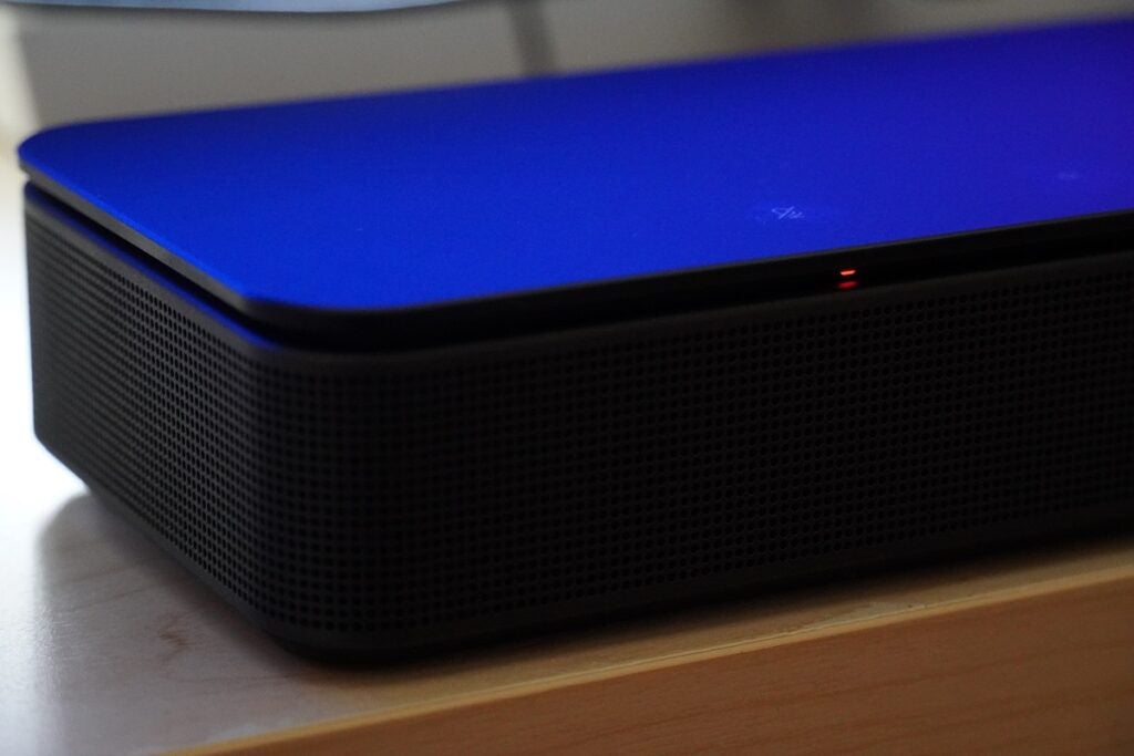 Gros plan sur la barre de son Bose 500