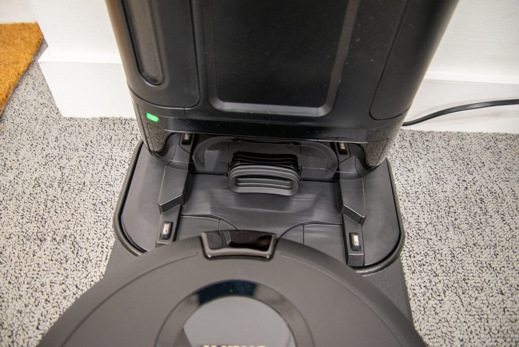 Aspirateur Shark IQ Robot XL R101AEW avec orifice d'aspiration de base à vide