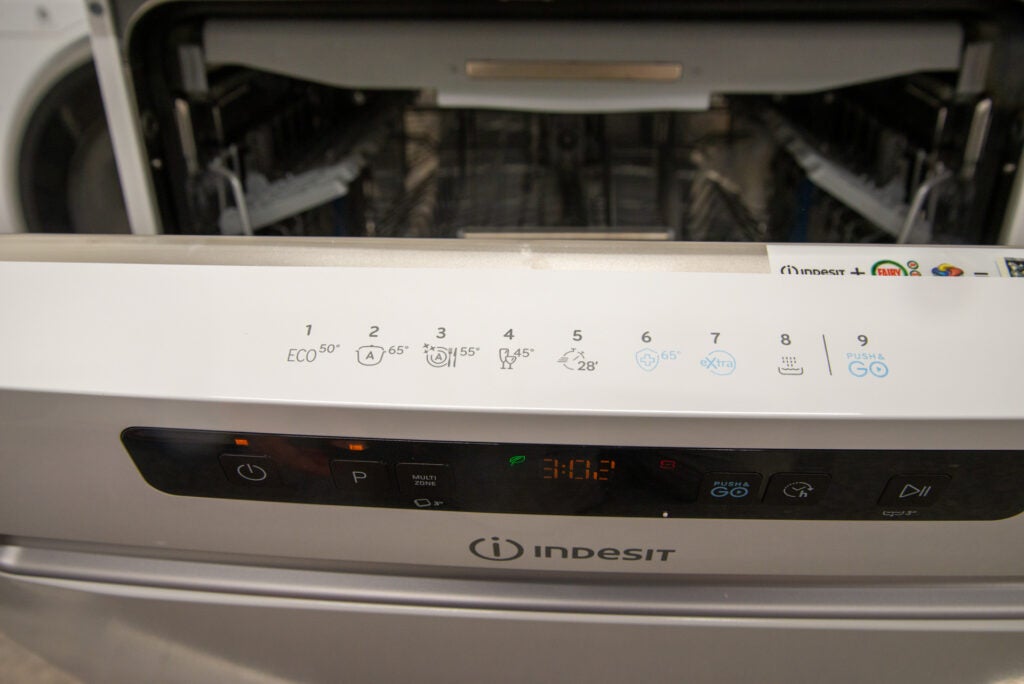 Guide du programme Indesit DFO 3T133 F UK