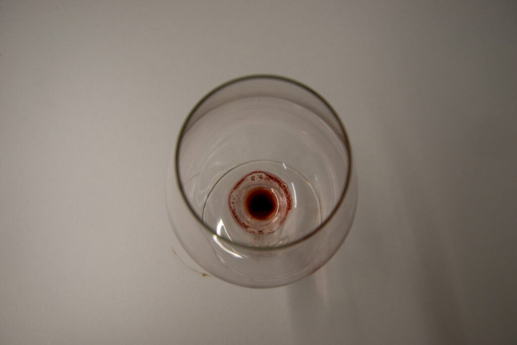 Verre à vin sale DFO 3T133 F UK Indesit