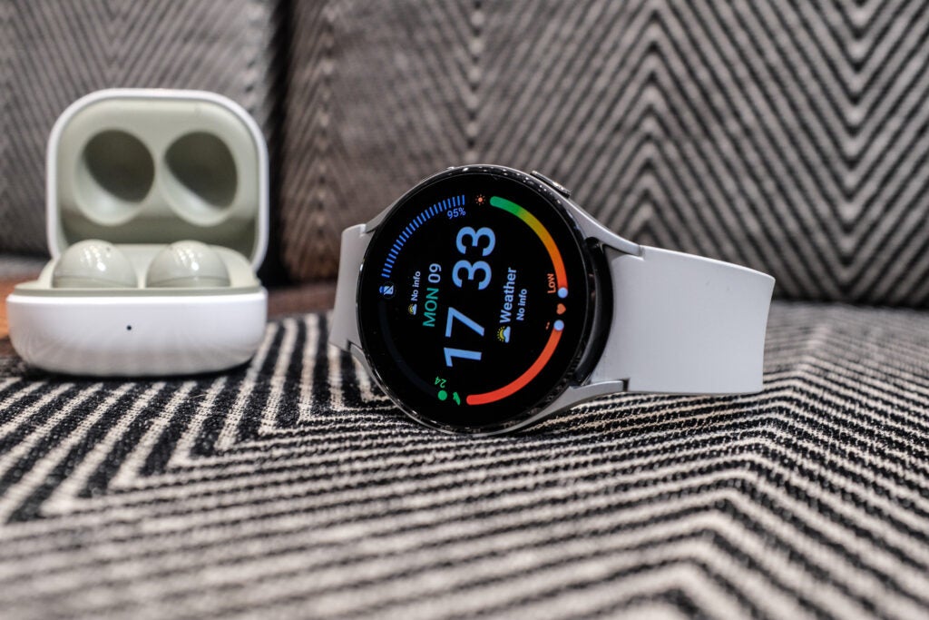 Galaxy Watch 4 avec bracelet blanc