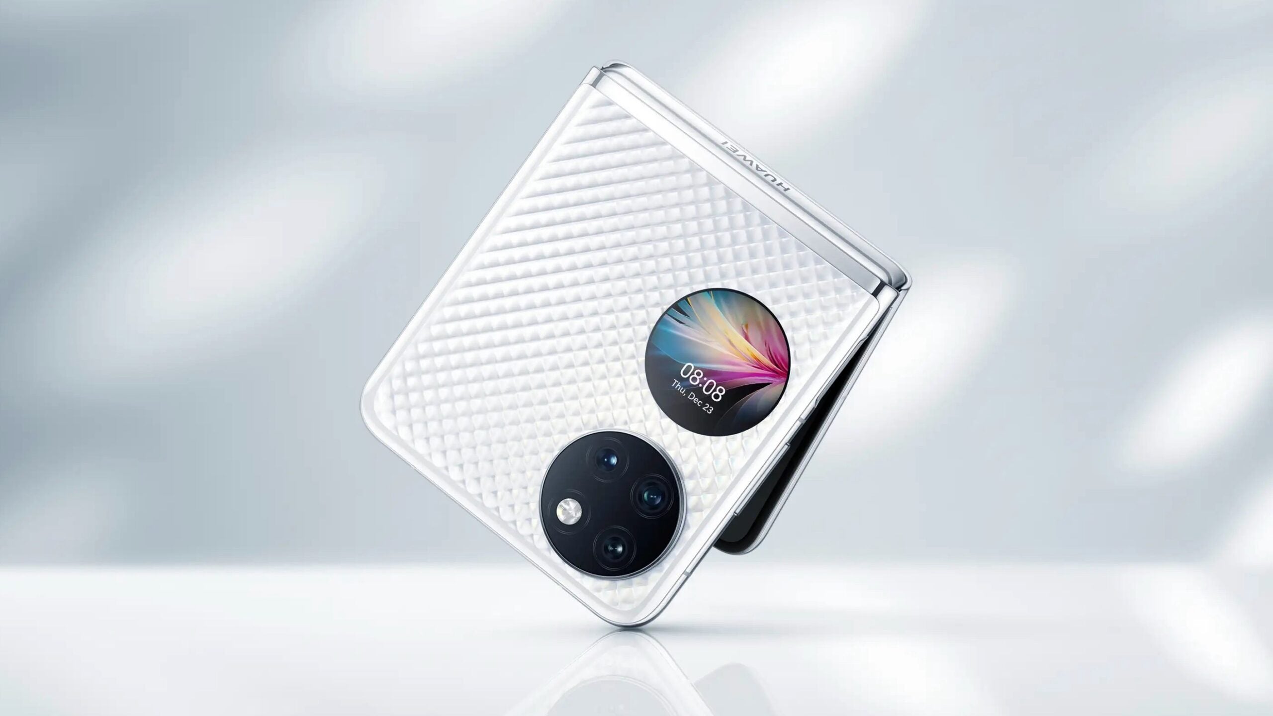 Huawei P50 Pocket voit des choses que les autres pliables
