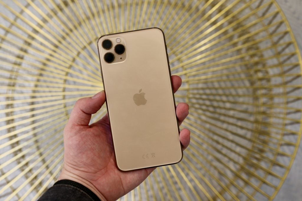 LiPhone 11 Pro Max chute au prix dun telephone milieu