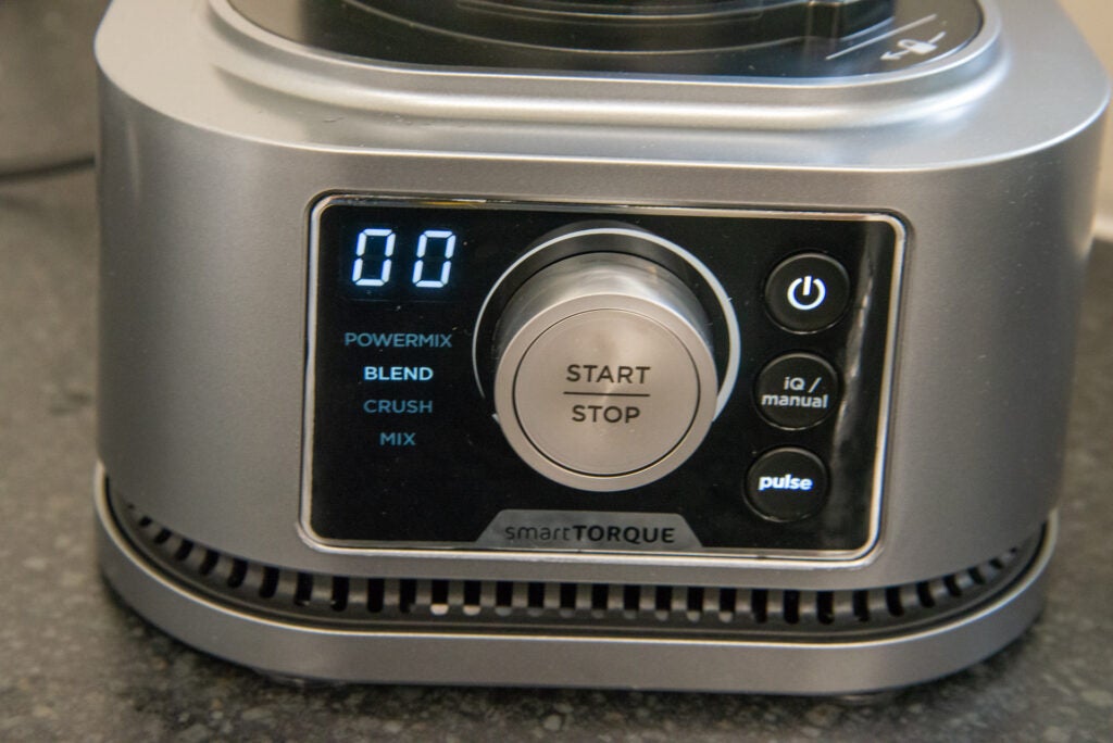Ninja Foodi Power Nutri Blender 3-en-1 avec Smart Torque & Auto-iQ 1200W CB350UK contrôle lorsqu'une cruche différente est attachée