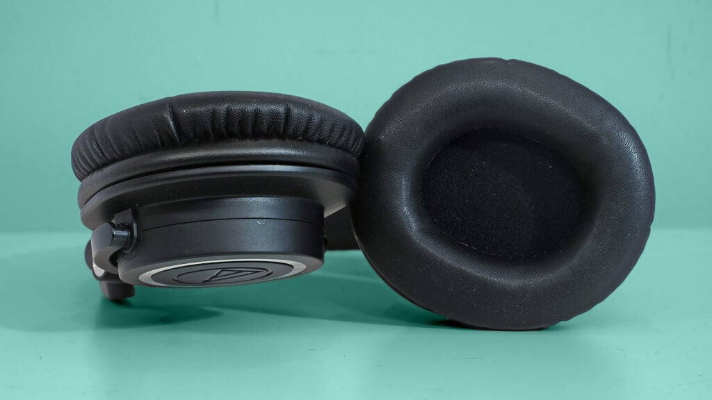 conception des oreillettes sur les écouteurs Audio-Technica ATH-M50xBT2