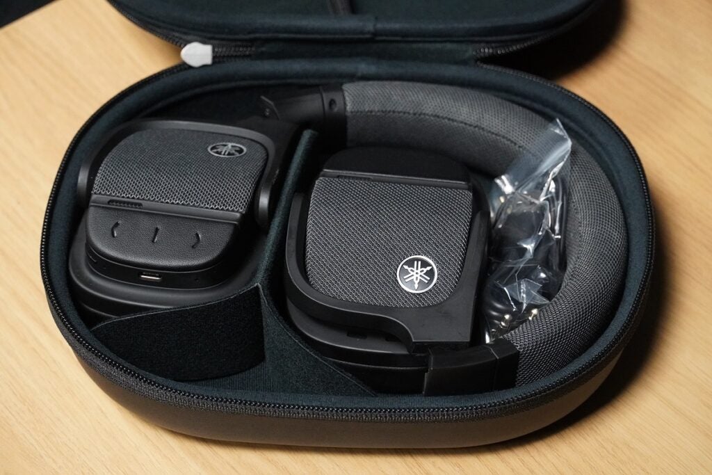 Yamaha YH-L700A plié en étui