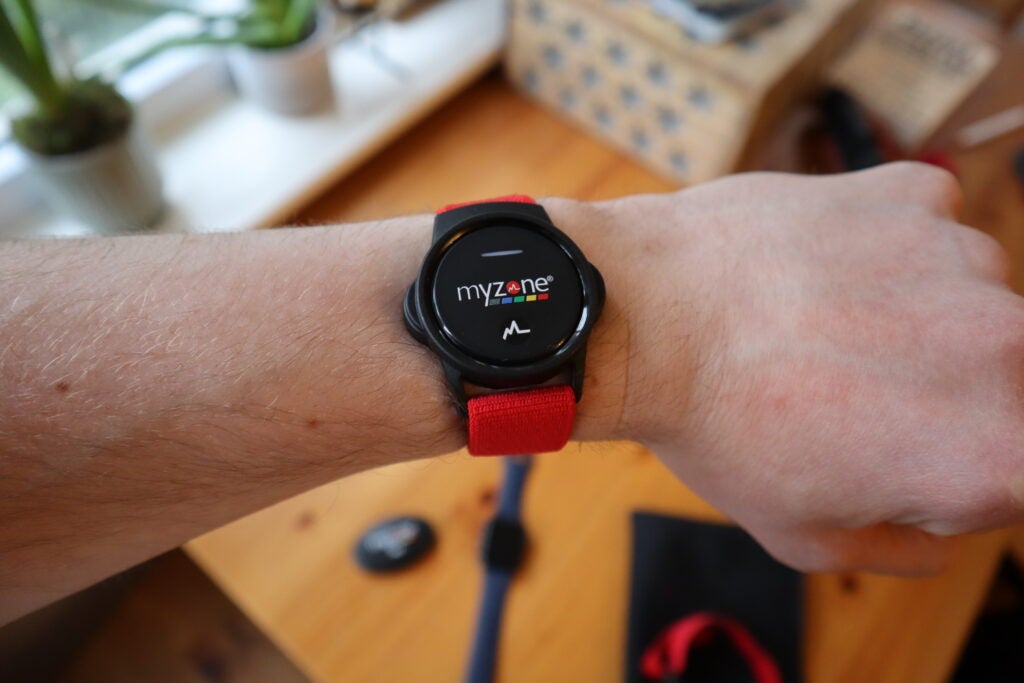 Le Myzone MZ-Switch porté au poignet