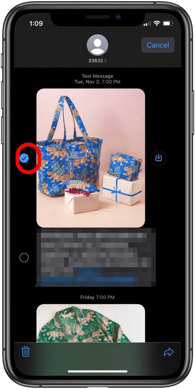 appuyez sur le cercle à côté des pièces jointes et des SMS à supprimer