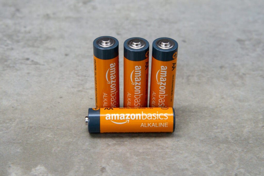 Amazon Basics Alkaline AA une pile allongée