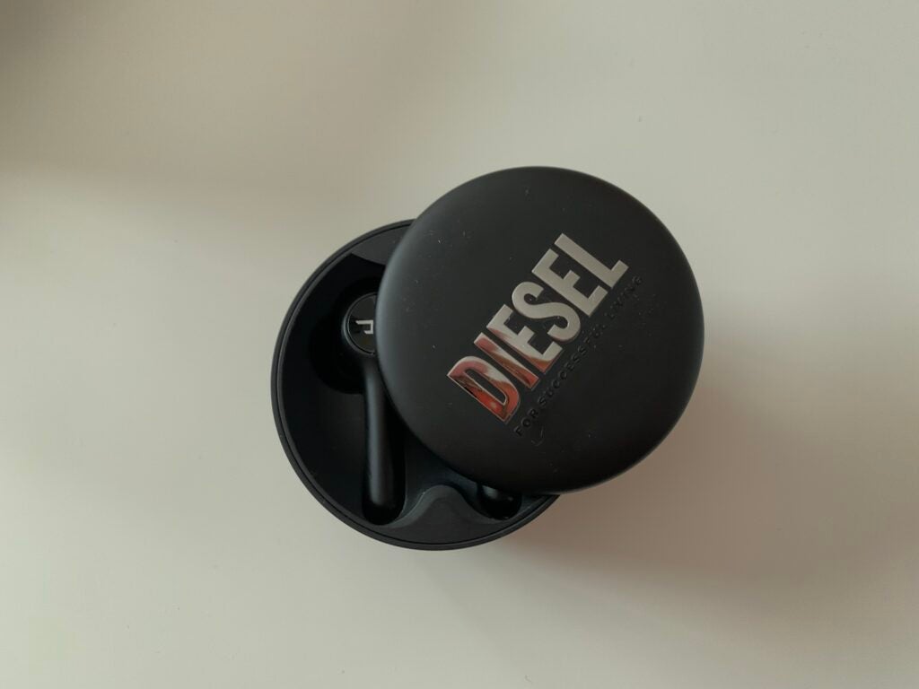 Couvercle rotatif des écouteurs Diesel True Wireless