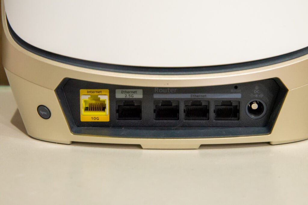 Ports du routeur du système maillé Wi-Fi 6E Netgear Orbi RBKE963