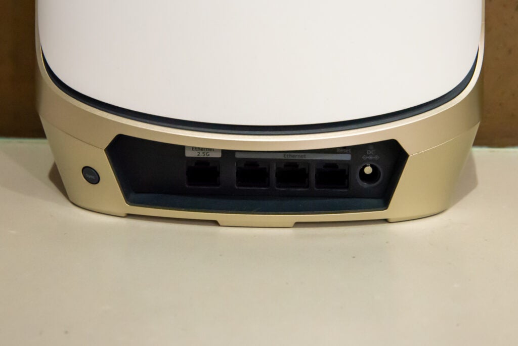 Ports satellite du système maillé Wi-Fi 6E Netgear Orbi RBKE963