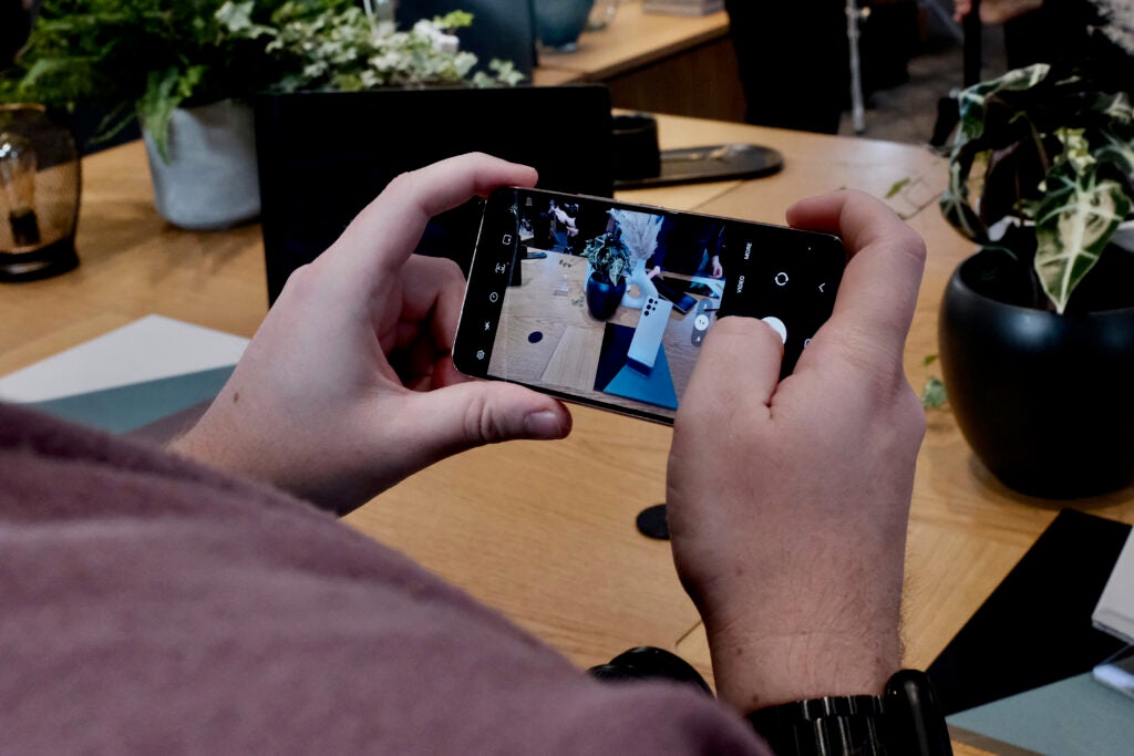 Samsung Galaxy S22 prenant une photo