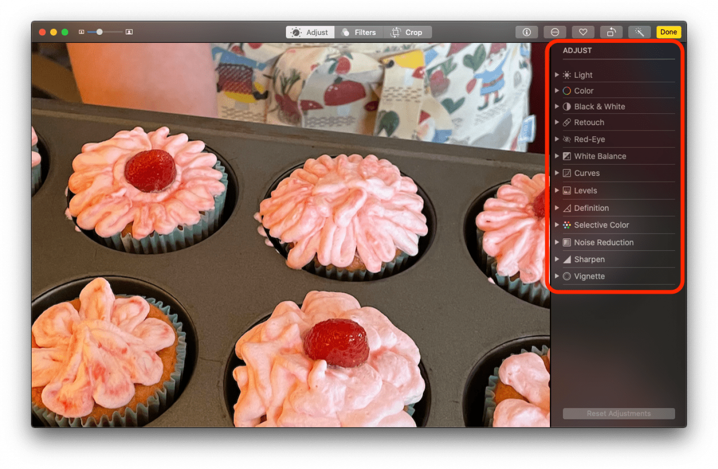cliquez sur les options sous Ajuster pour modifier la photo