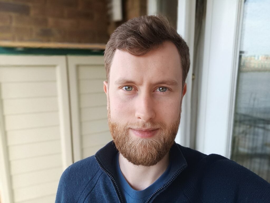 Image prise par la caméra selfie OnePlus Nord CE 2 5G de Peter Phelps en mode portrait