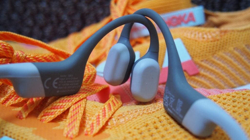 Shokz Openrun gros plan des haut-parleurs