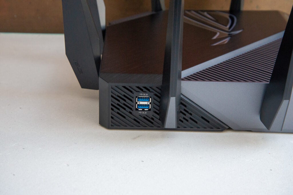 Ports USB Asus ROG Rapture GT-AXE11000