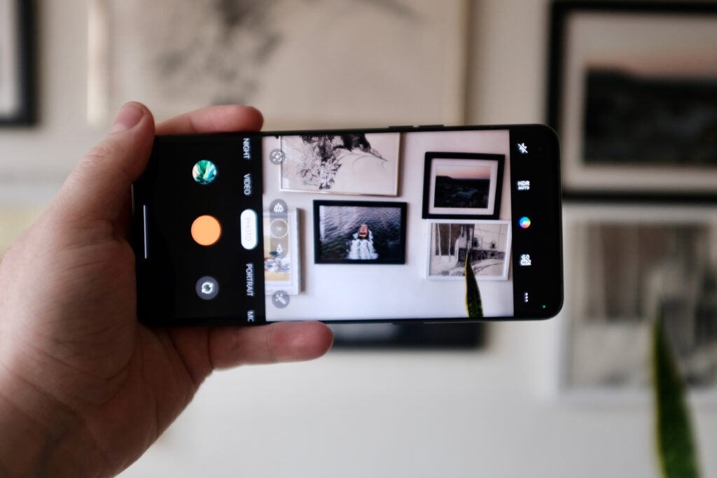 Oppo Find X5 Pro prenant une photo