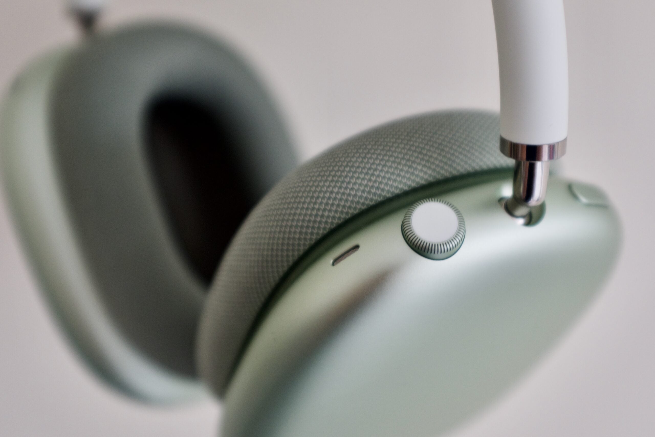 Apple pourrait abandonner la couronne numerique sur les AirPods