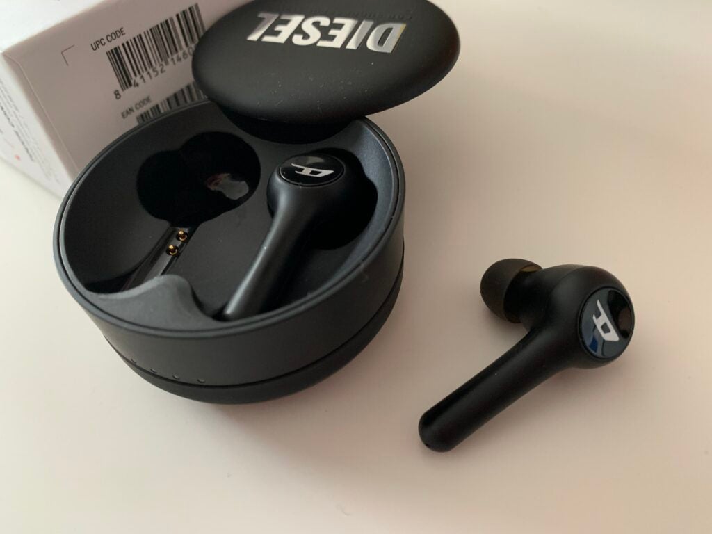 Vue latérale des écouteurs Diesel True Wireless