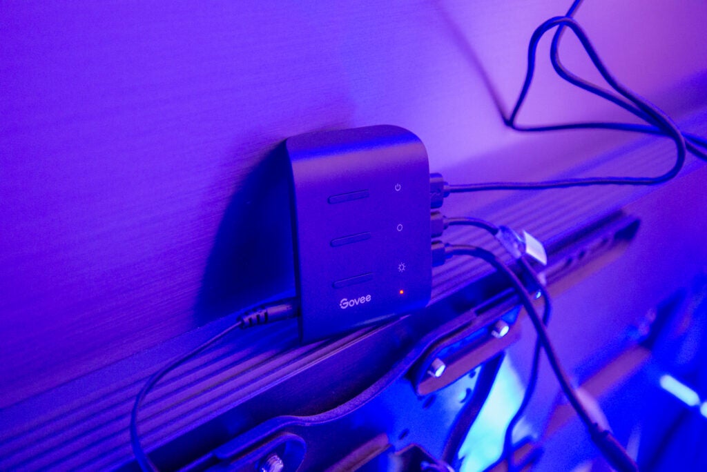 Kit d'immersion Govee Wi-Fi TV Backlight + boîtier de contrôle des barres lumineuses