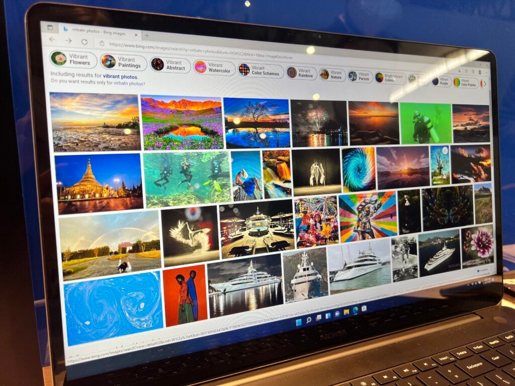 Une galerie photo sur l'écran du Nokia PureBook Pro 17