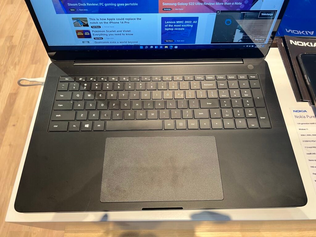 Un regard sur le clavier et le trackpad