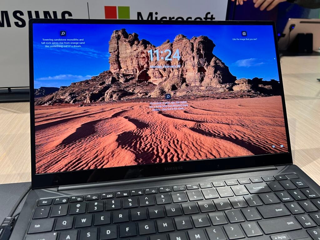 Un regard sur l'écran du Samsung Galaxy Book 2 Pro