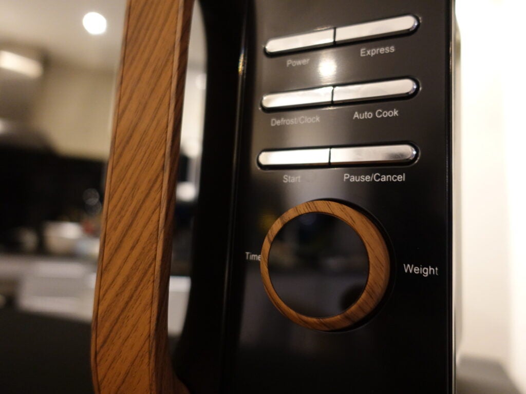 Commandes de micro-ondes numériques Scandi de Russell Hobbs