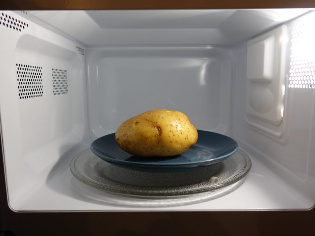 Russell Hobbs Scandi Digital Pomme de terre cuite au micro-ondes
