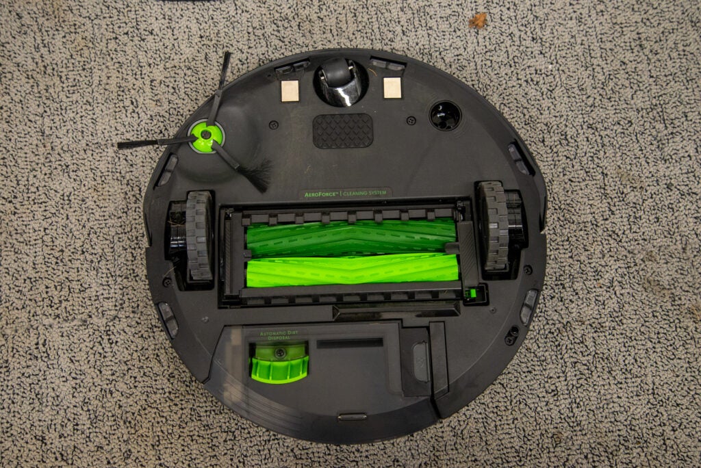 iRobot J7+ dessous