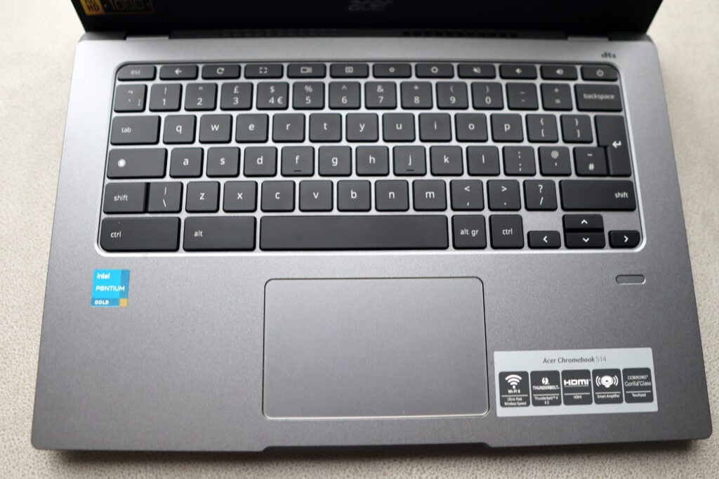 Un regard vers le clavier