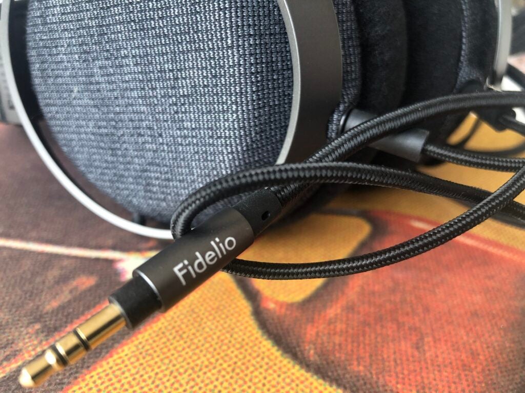 Fixation du câble sans fil Philips Fidelio X3