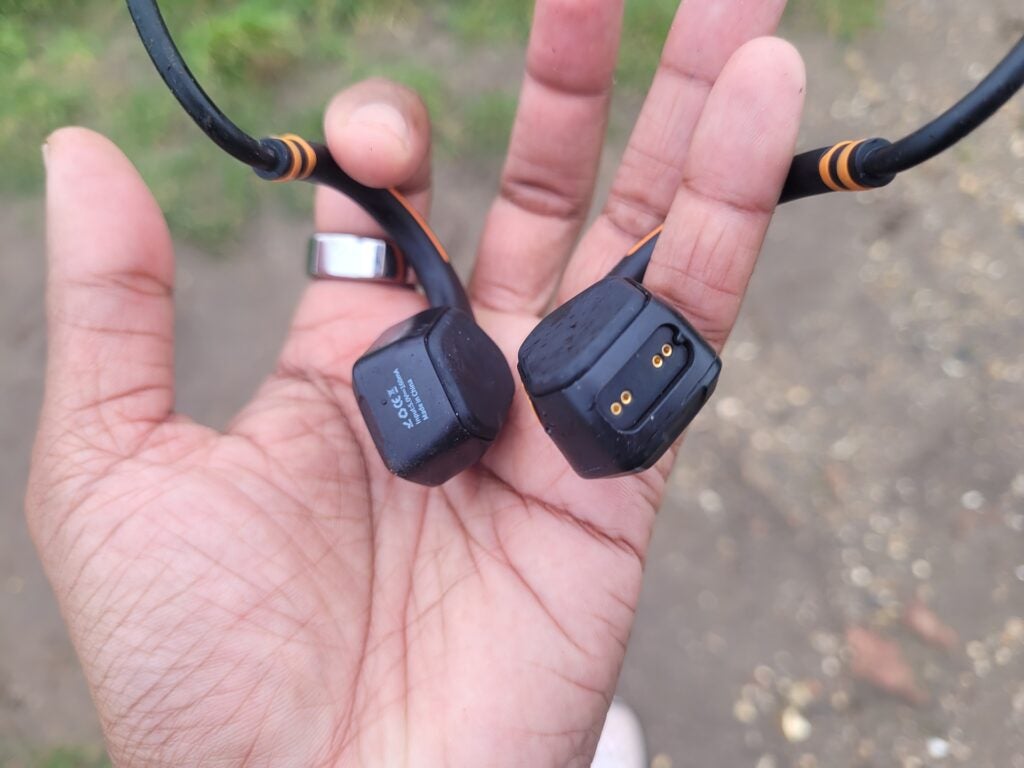 Jukes Solo Wave avec broches de charge en vue