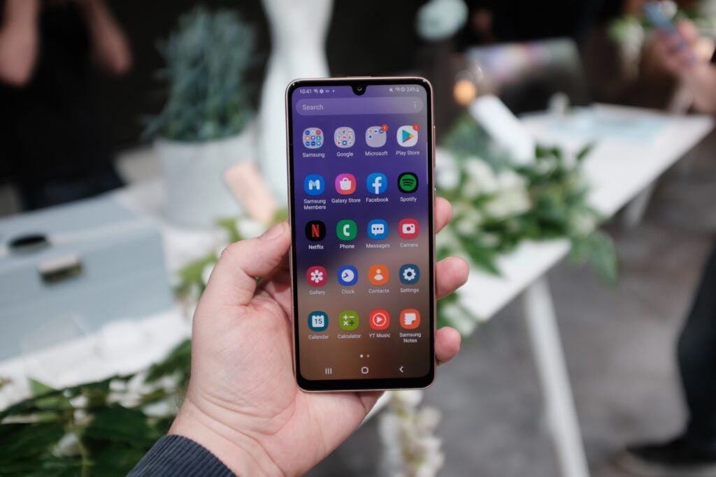 L'écran OLED du Samsung Galaxy A33 5G a un rafraîchissement de 90 Hz