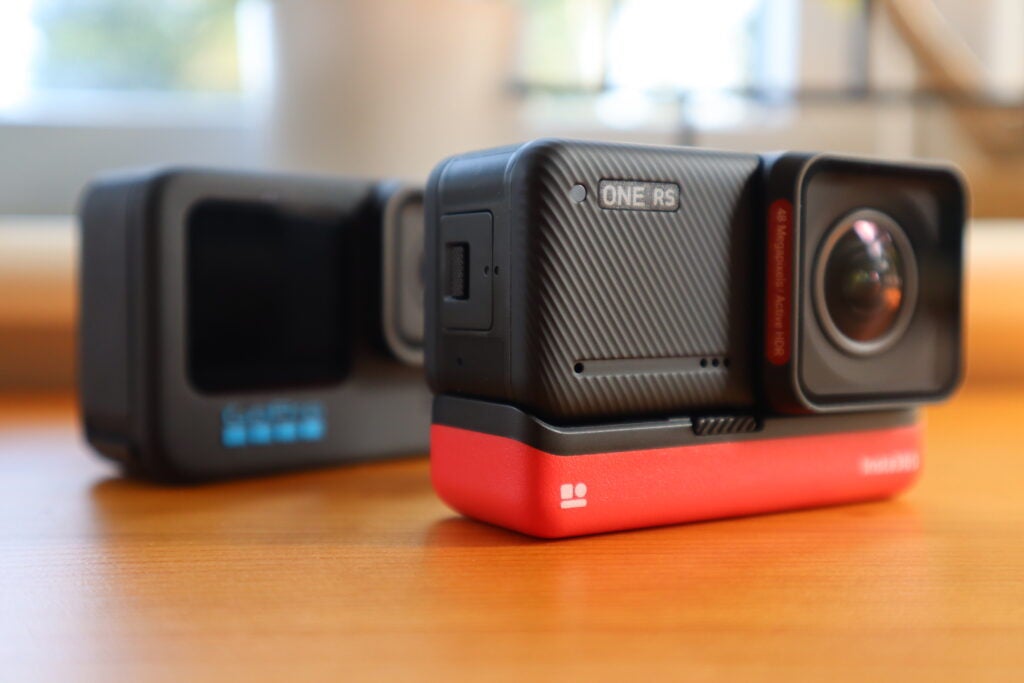 L'Insta360 One RS devant la GoPro Hero 10
