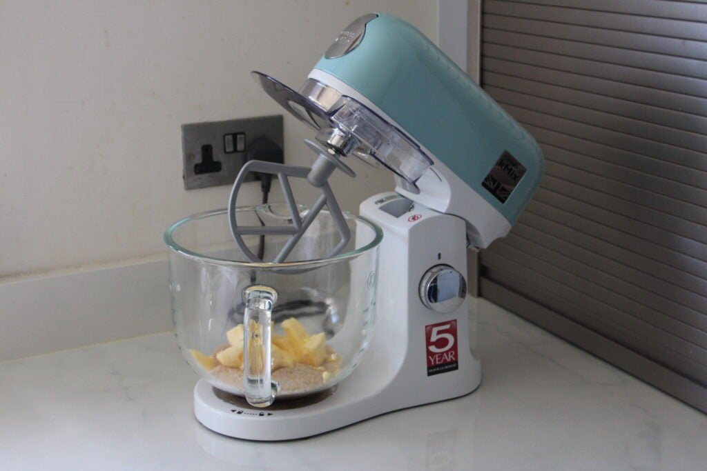 Pâte à gâteau Kenwood kMix KMX750 prête à l'emploi
