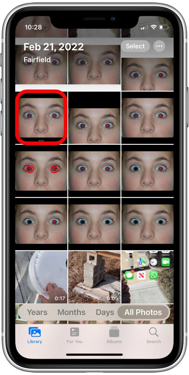 Dans l'application Photos, ouvrez une photo avec des reflets yeux rouges. C'est la première étape pour se débarrasser des yeux rouges sur les photos.