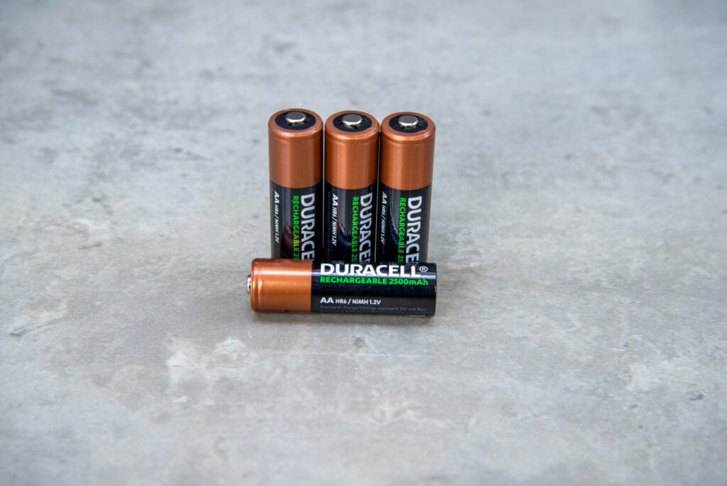 Duracell Rechargeable AA 2500mAh une pile allongée
