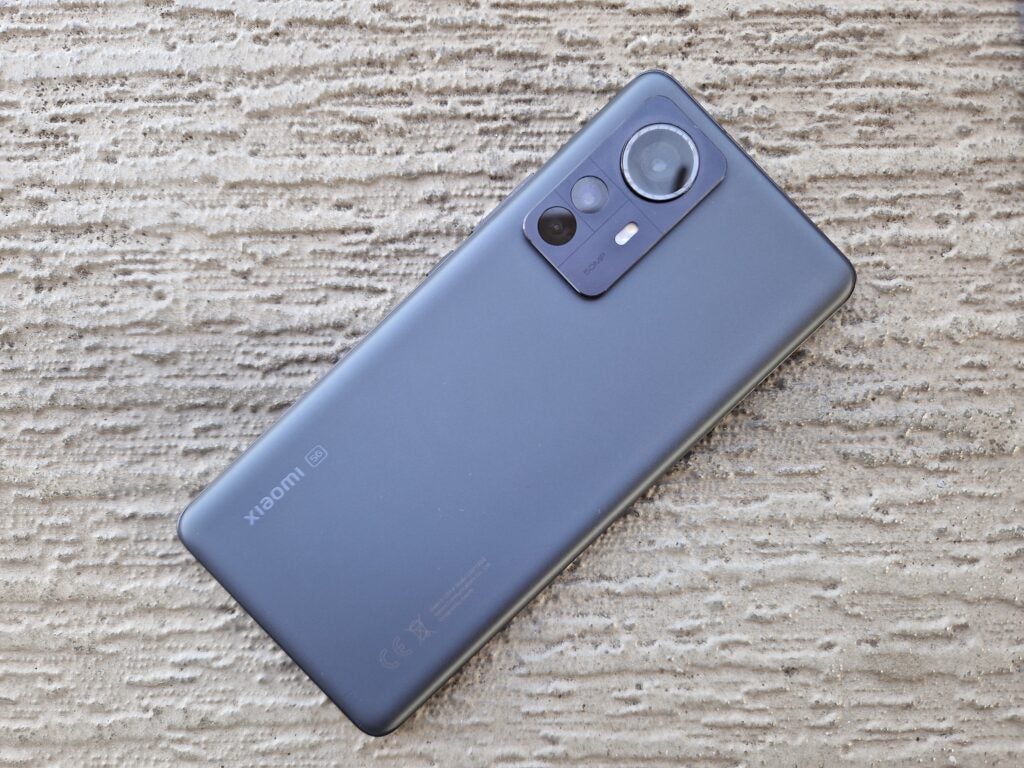 Xiaomi 12 Pro sur une tuile
