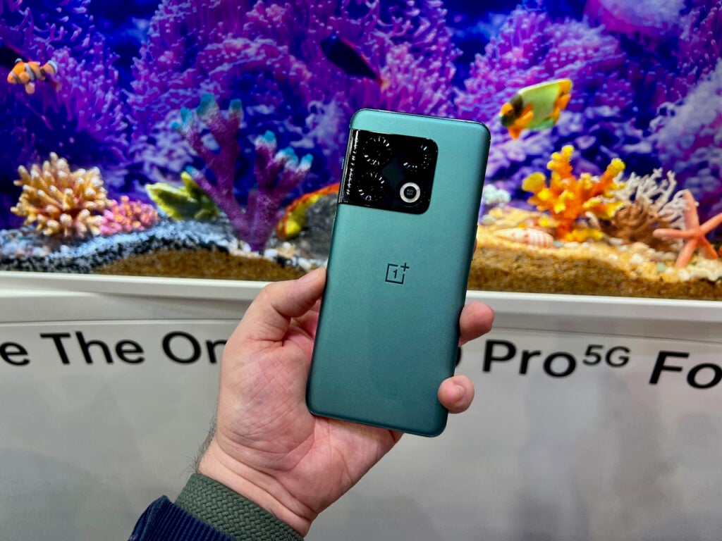 Le dos du OnePlus 10 Pro en vert