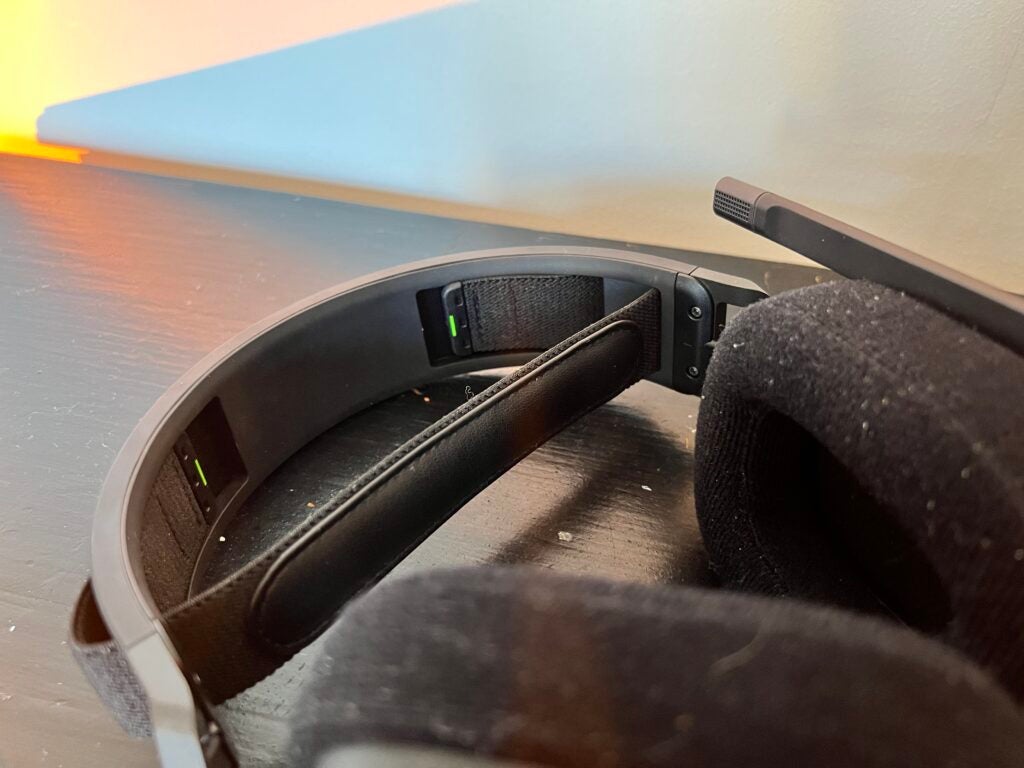 Le bandeau flottant de près sur le casque
