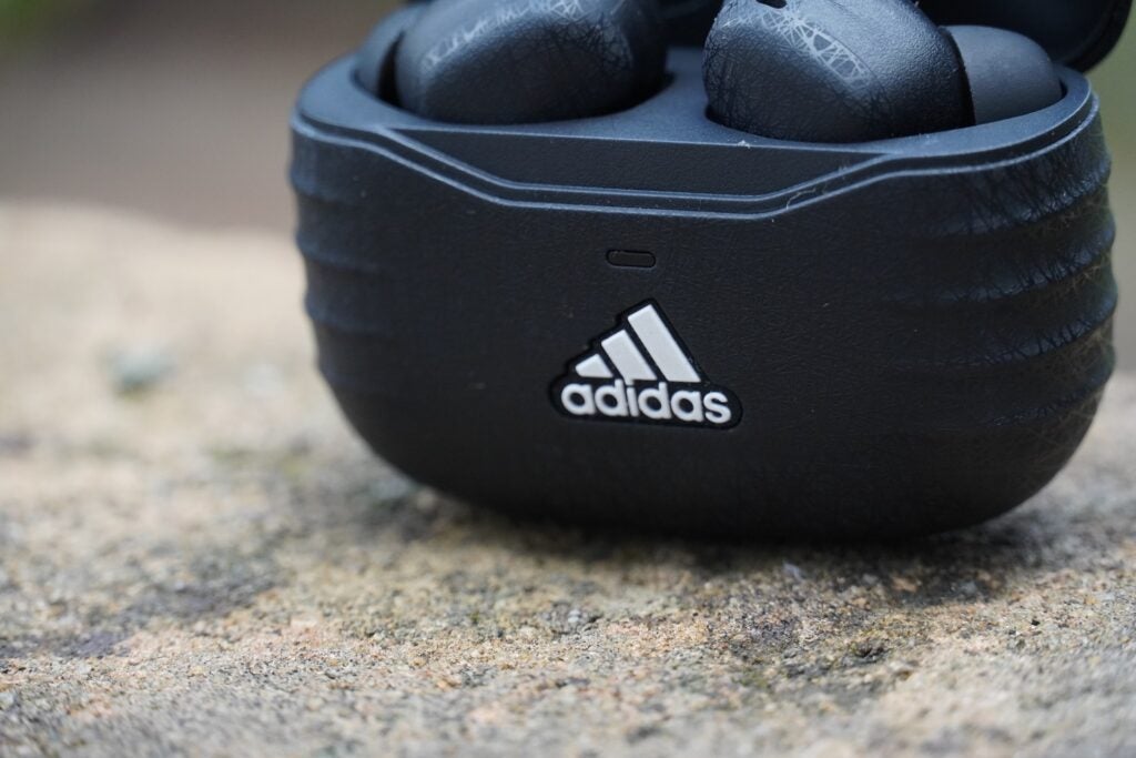 Logo du bouton d'appairage Bluetooth Adidas ZNE 01 ANC