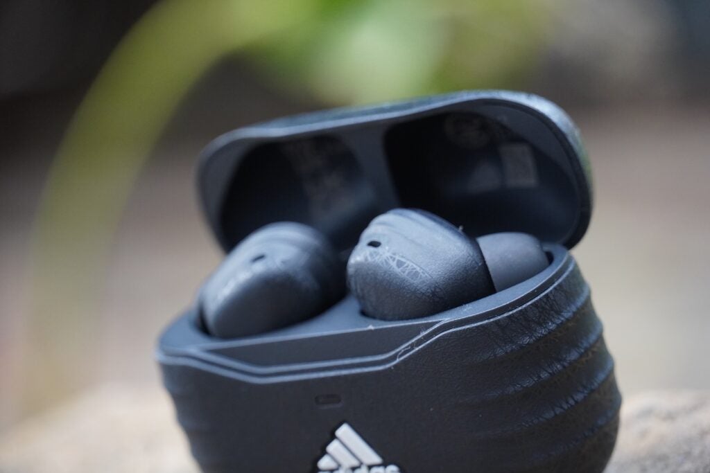 Adidas ZNE 01 ANC prise de vue hors angle