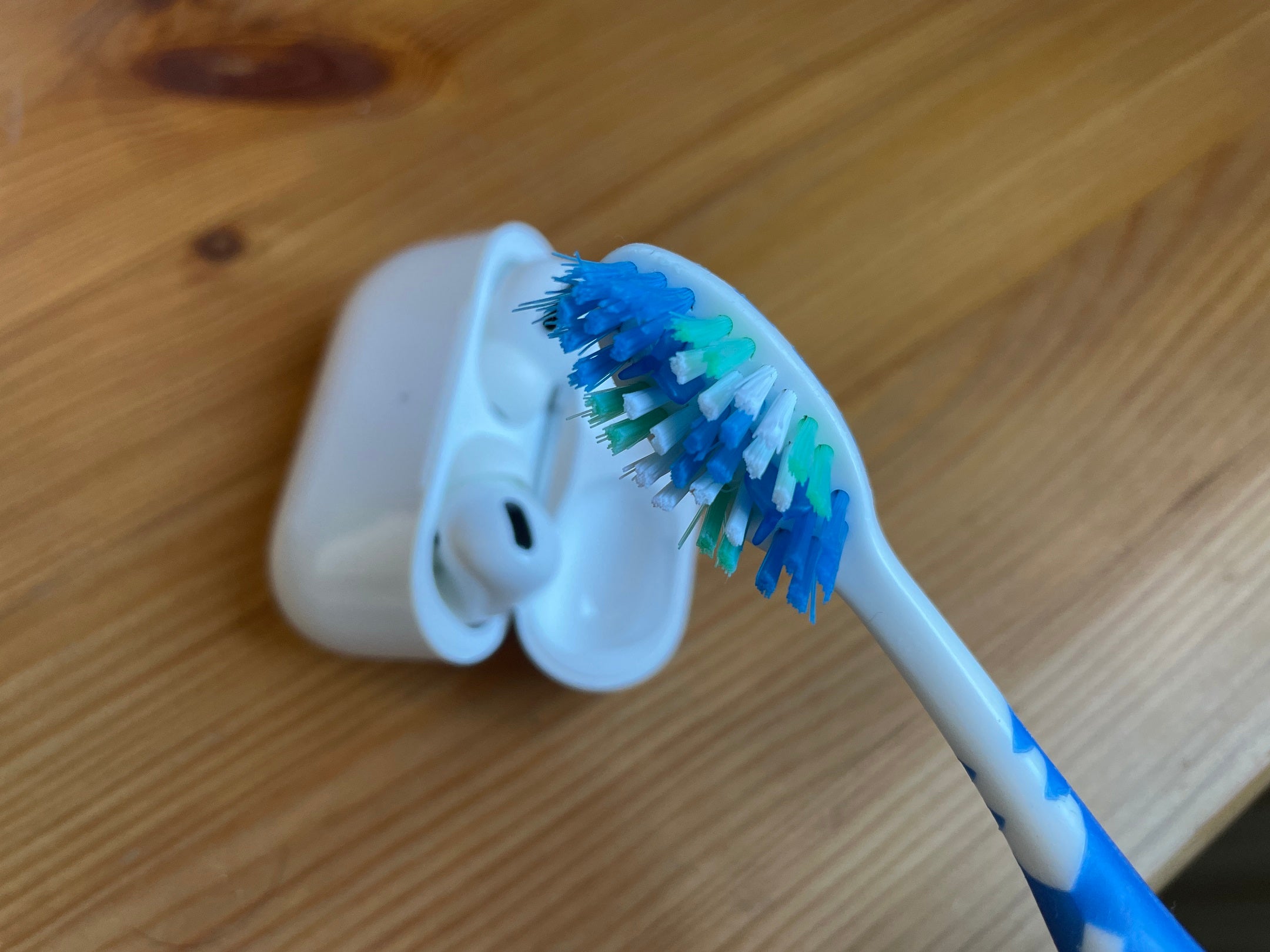 1649385653 499 Comment nettoyer un etui Apple AirPods