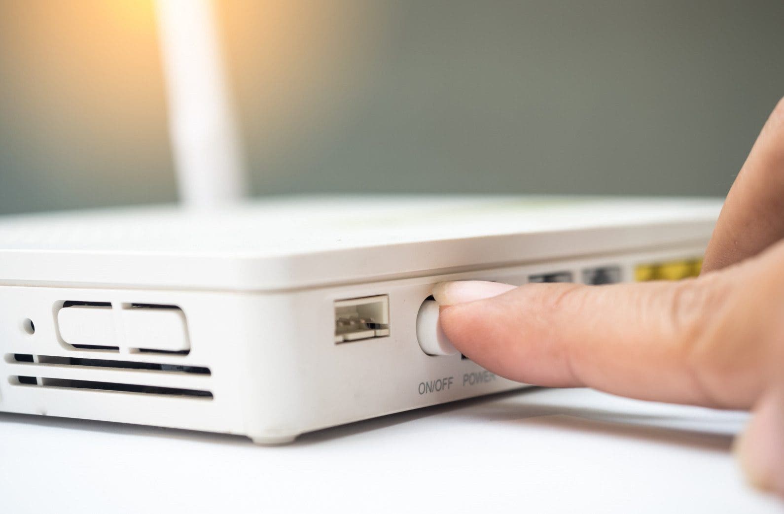 Bouton d'alimentation du modem du routeur sans fil